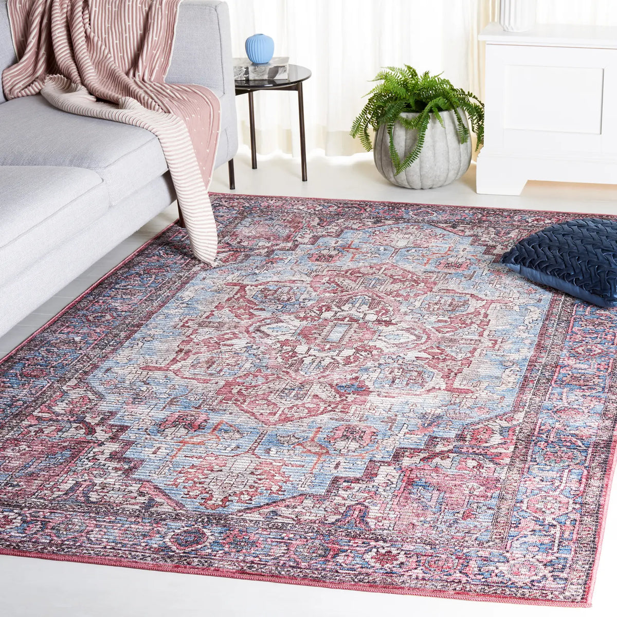 Safavieh Serapi 4'-0" x 6'-0" Rug in Blue / Rust