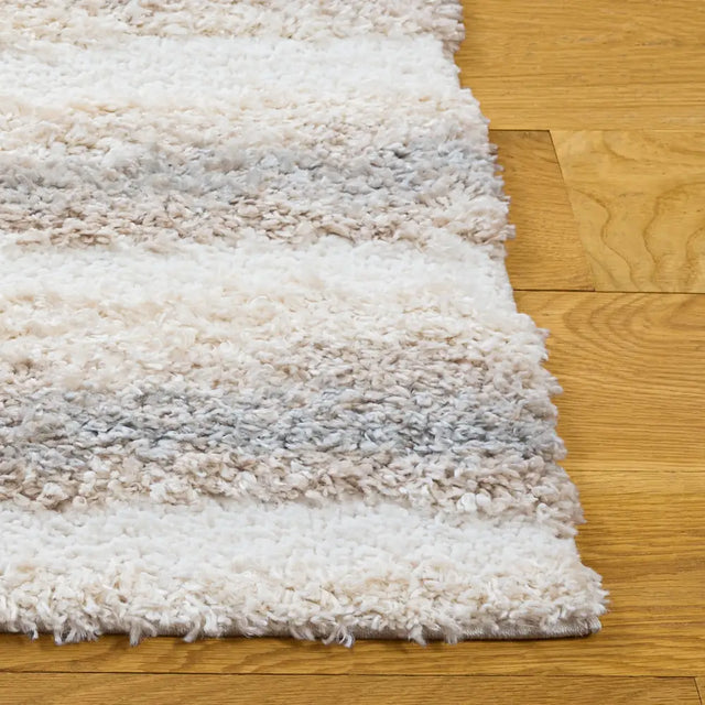 Safavieh Gemma Shag 5'-3" x 7'-6" Rug in Ivory / Beige Grey