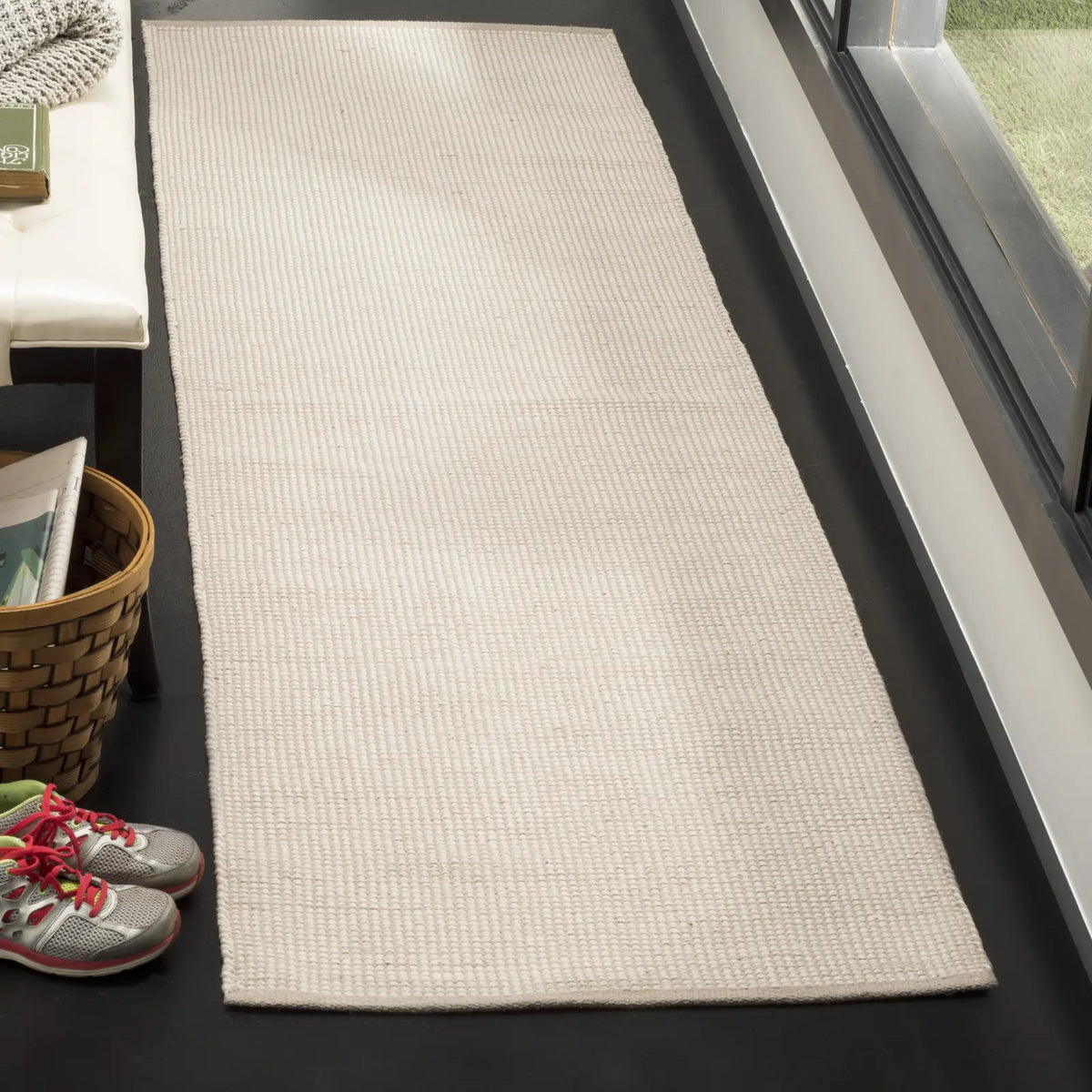 Safavieh Montauk 2'-3" x 10'-0" Rug in Ivory / Grey