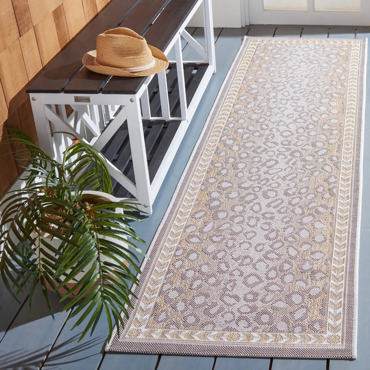Safavieh Courtyard 2'-3" x 8'-0" Rug in Beige / Gold