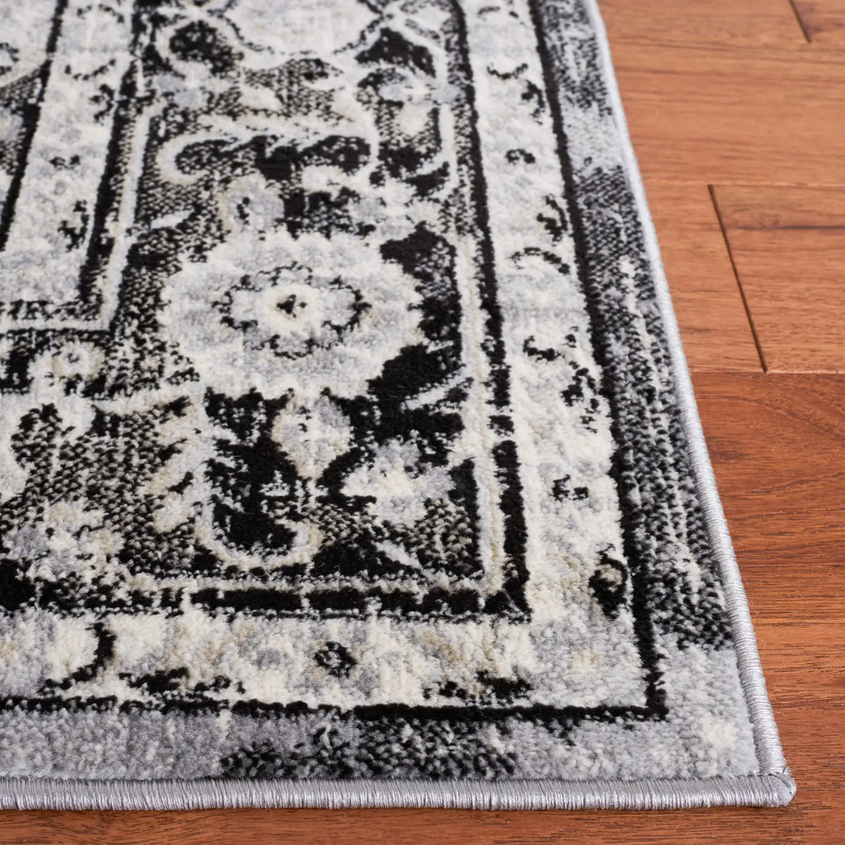 Safavieh Brentwood 4'-0" x 6'-0" Rug in Black / Ivory
