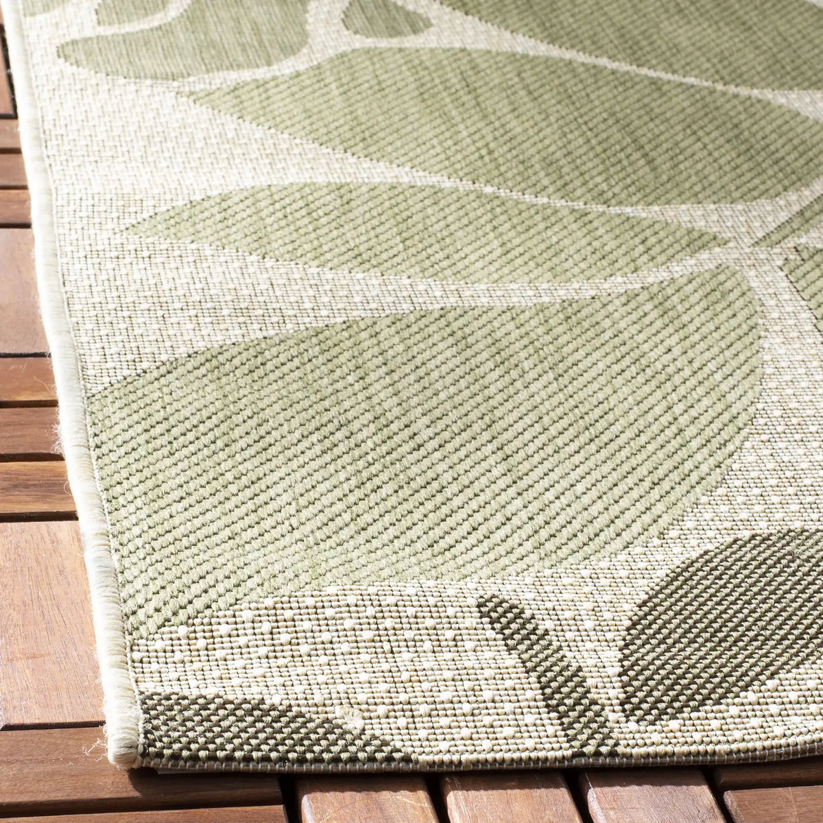 Safavieh Courtyard 5'-3" x 7'-7" Rug in Cream / Green