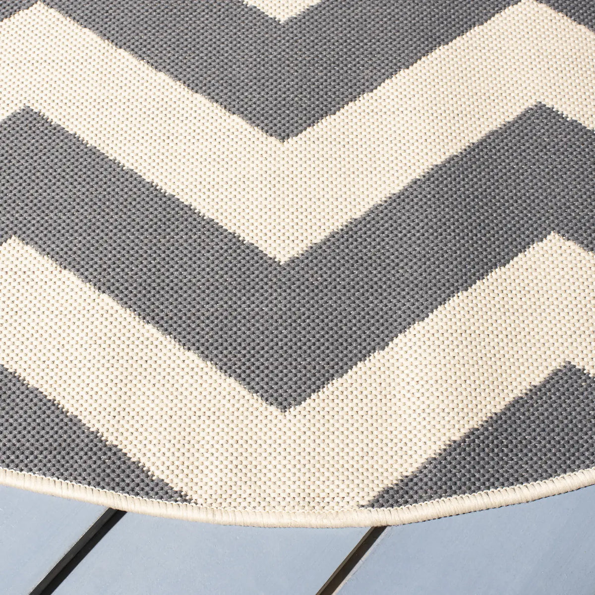 Safavieh Courtyard 5'-3" x 5'-3" Rug in Grey / Beige