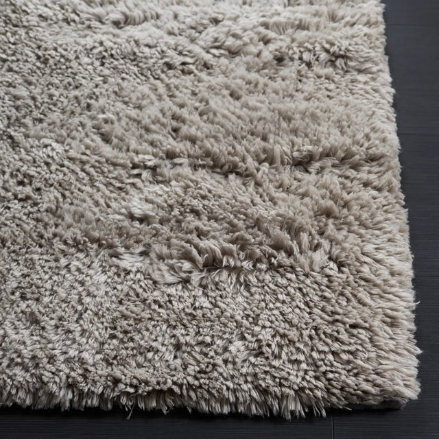 Safavieh Casablanca 4'-0" x 6'-0" Rug in Grey