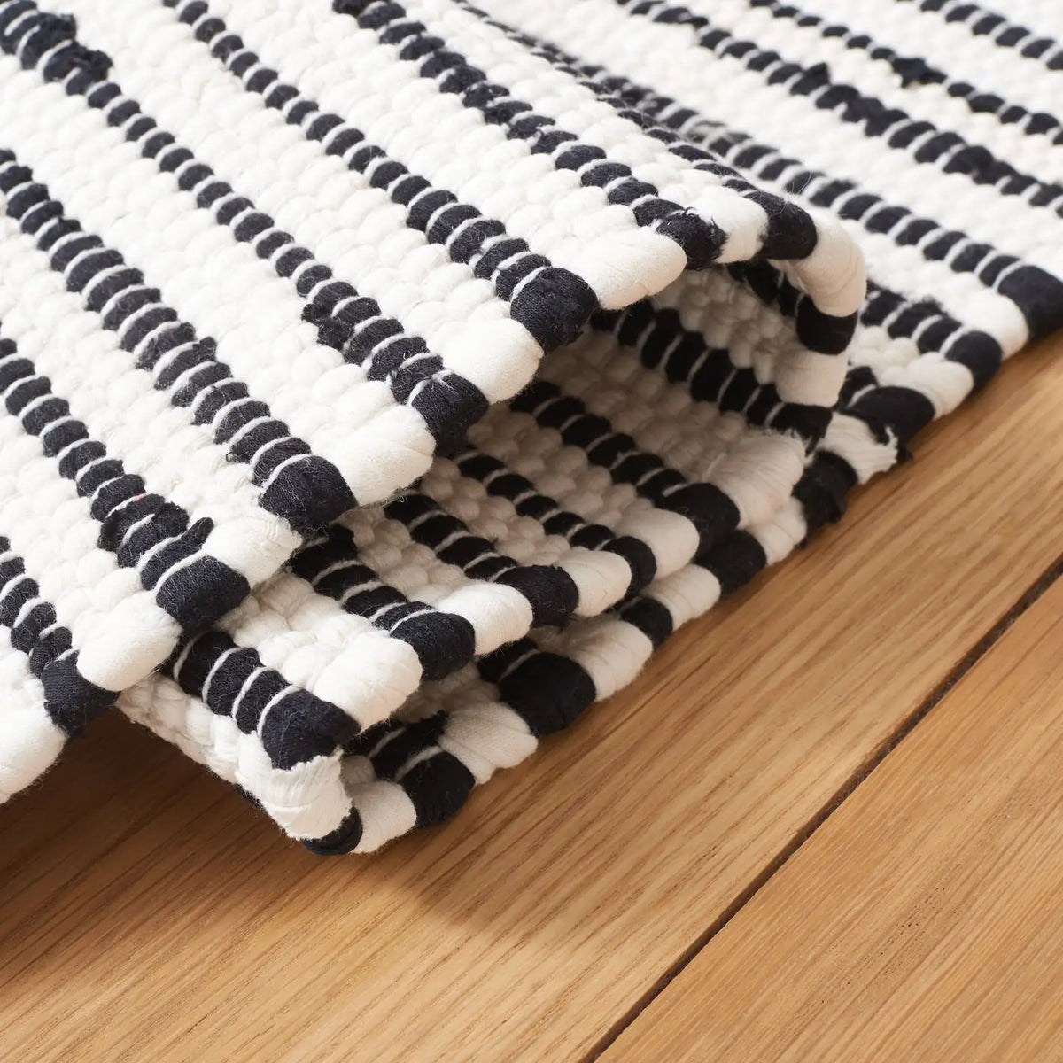 Safavieh Kilim 4'-0" x 6'-0" Rug in Navy / Ivory