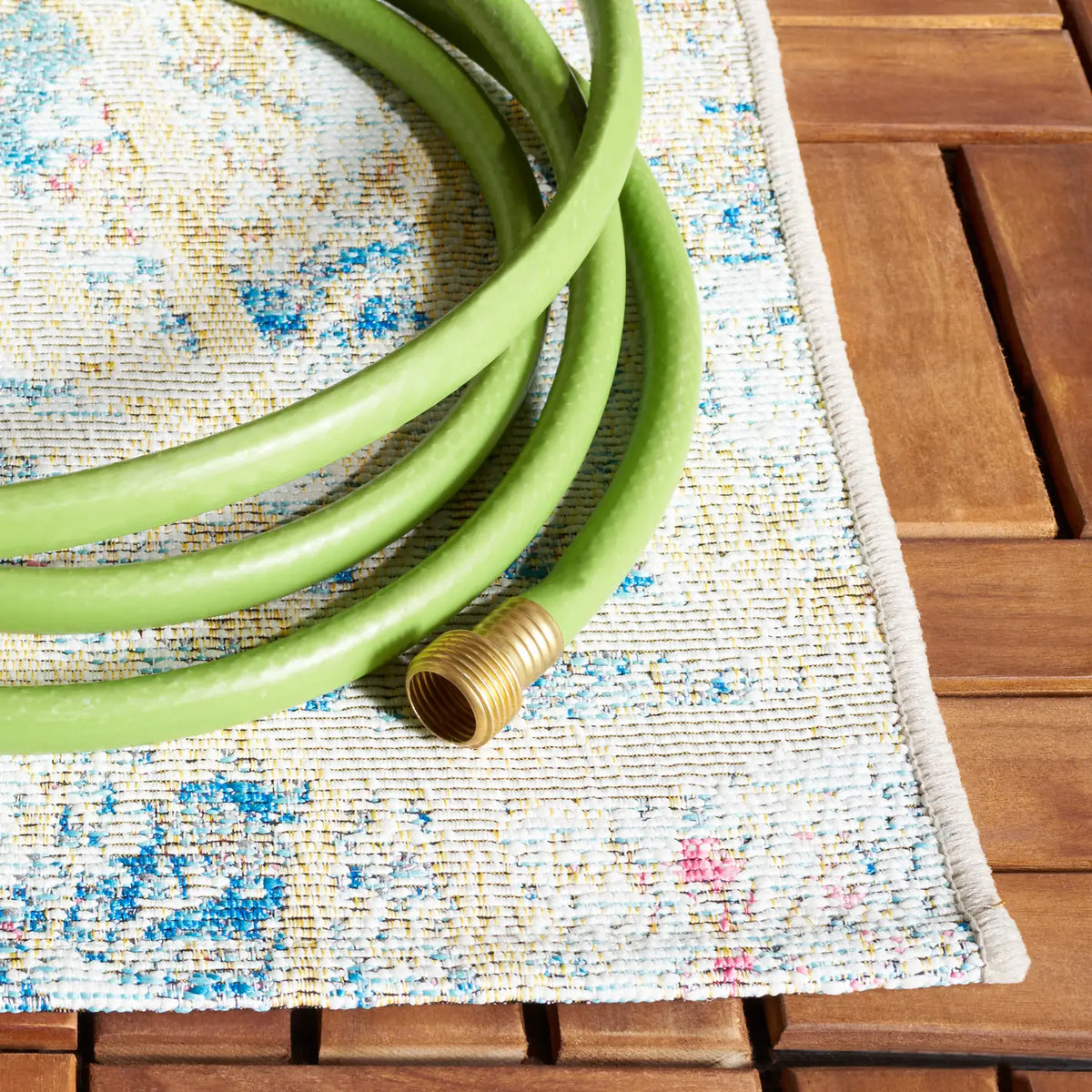 Safavieh Barbados 500 4'-0" x 6'-0" Rug in Light Blue / Ivory