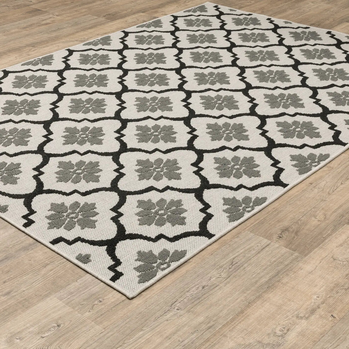 Oriental Weavers Torrey 5562E Beige/ Black Rug - angle detail