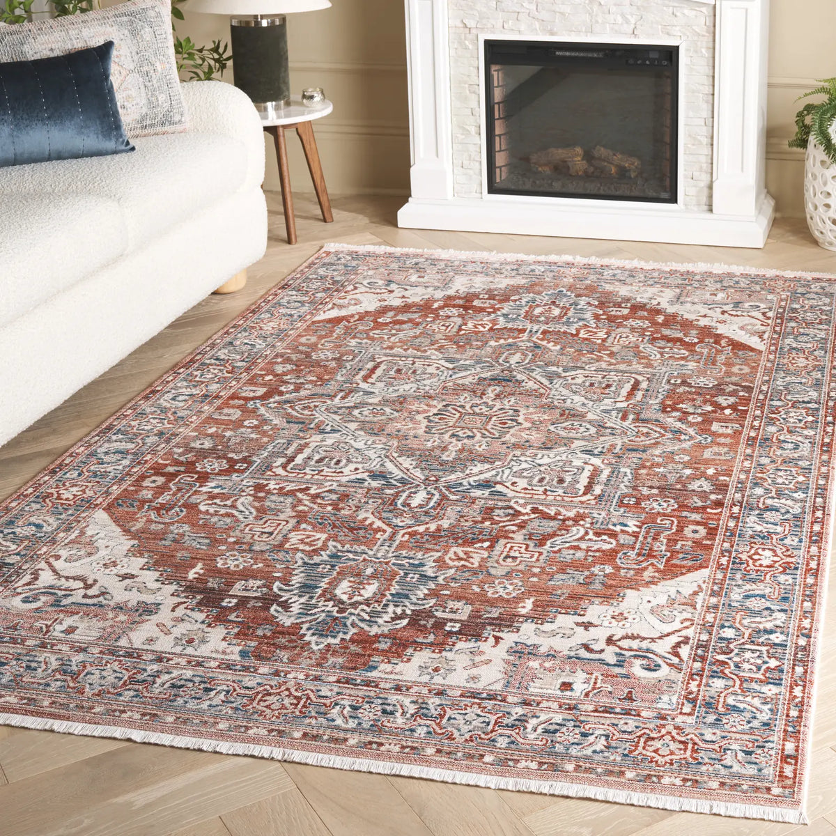 Safavieh Vintage Persian 4'-0" x 6'-0" Rug in Rust / Navy
