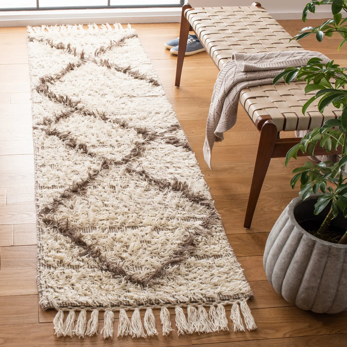 Safavieh Casablanca 2'-3" x 8'-0" Rug in Ivory / Taupe