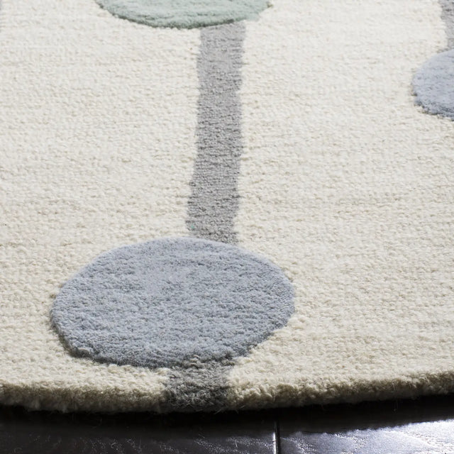 Safavieh Safavieh Kids 5'-0" x 5'-0" Rug in Ivory / Multi