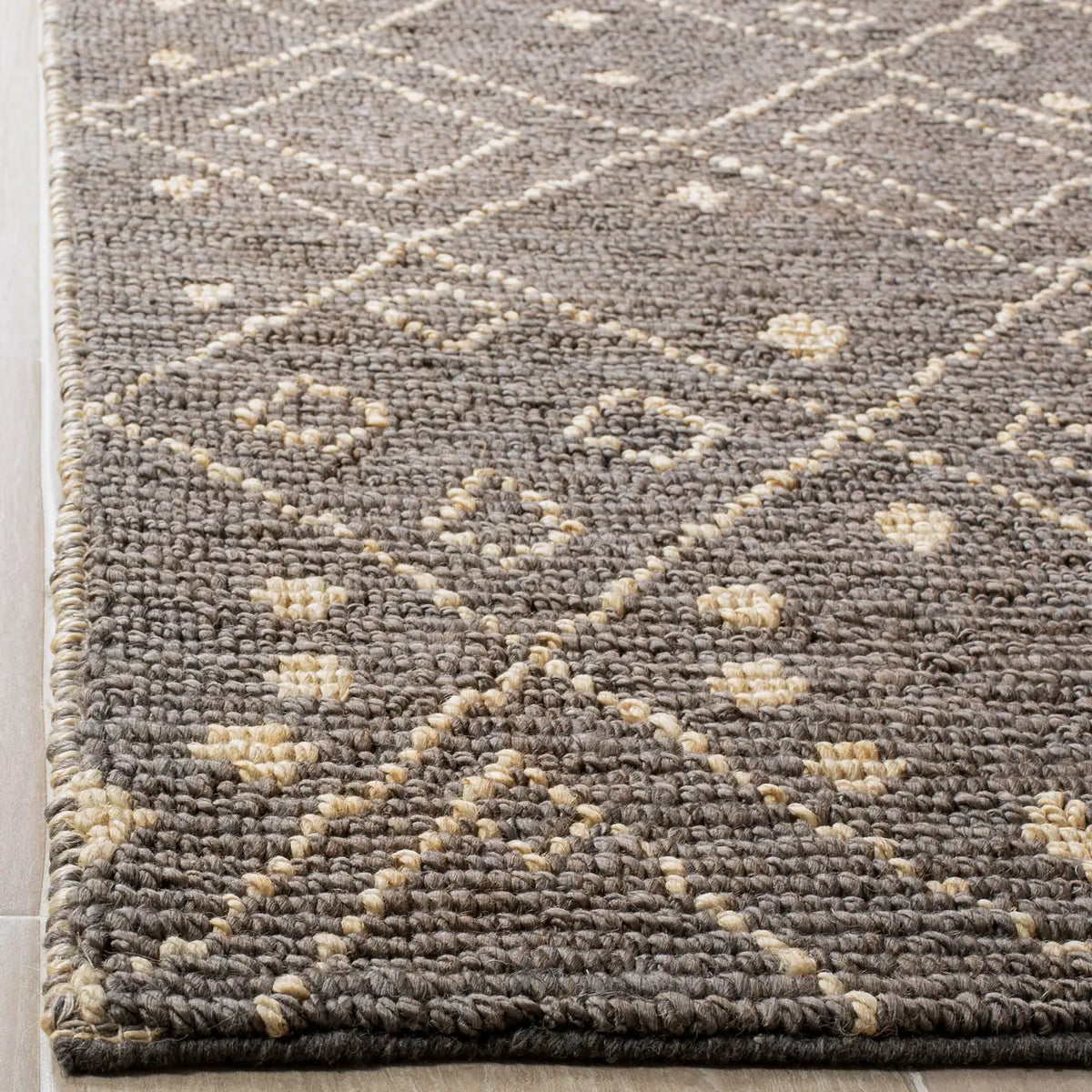 Safavieh Bohemian 4'-0" x 6'-0" Rug in Grey / White