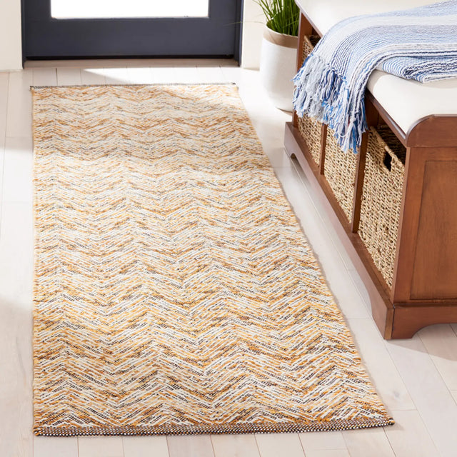 Safavieh Kilim 2'-3" x 7'-0" Rug in Gold / Black