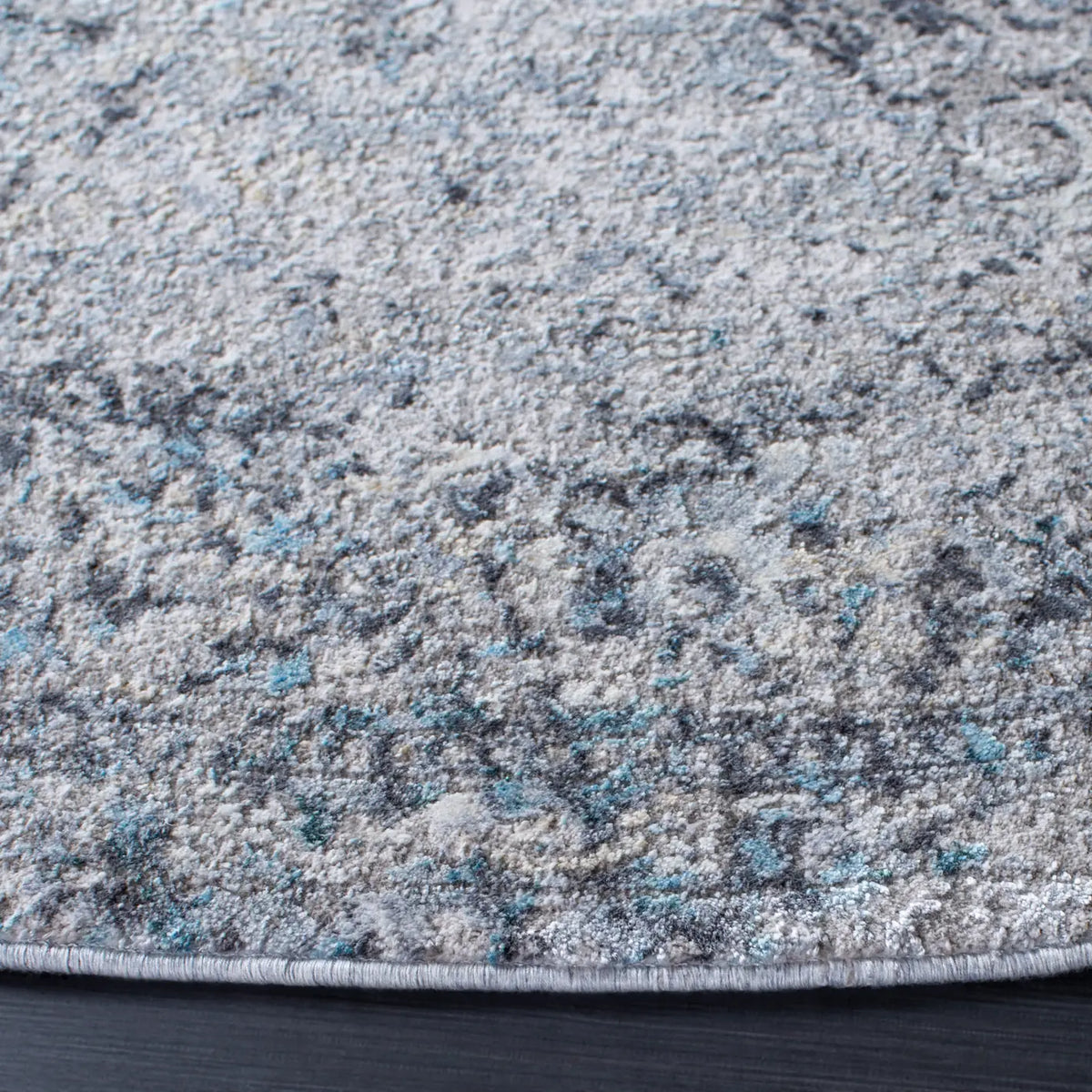 Safavieh Dream 6'-7" x 6'-7" Rug in Grey / Ivory