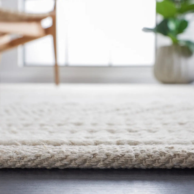 Safavieh Natura 4'-0" x 6'-0" Rug in Ivory