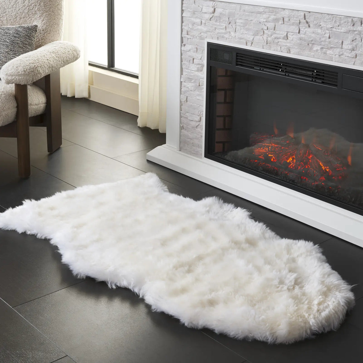 Safavieh Sheep Skin 2'-0" x 4'-0" Rug in Natural / White