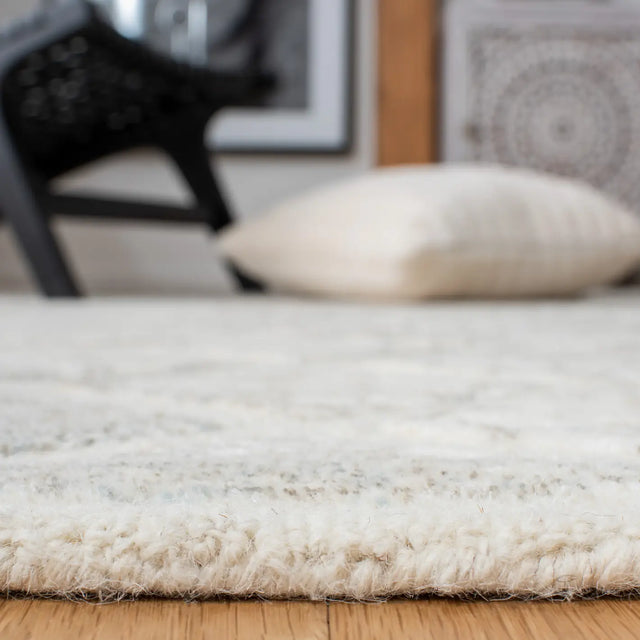 Safavieh Restoration Vintage 4'-0" x 6'-0" Rug in Ivory