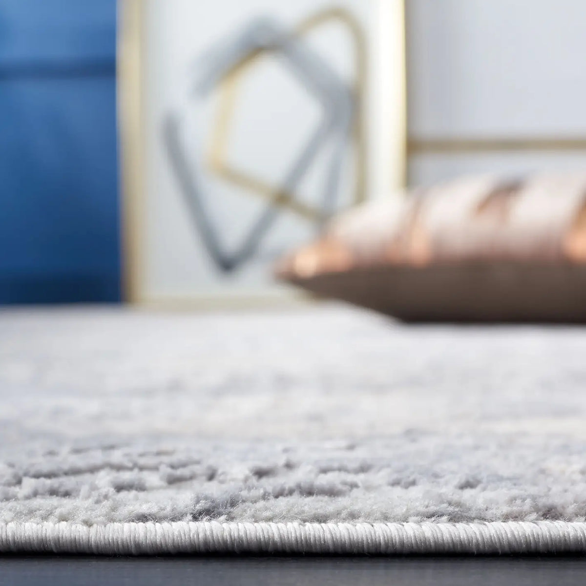 Safavieh Eternal 4'-0" x 6'-0" Rug in Grey / Ivory