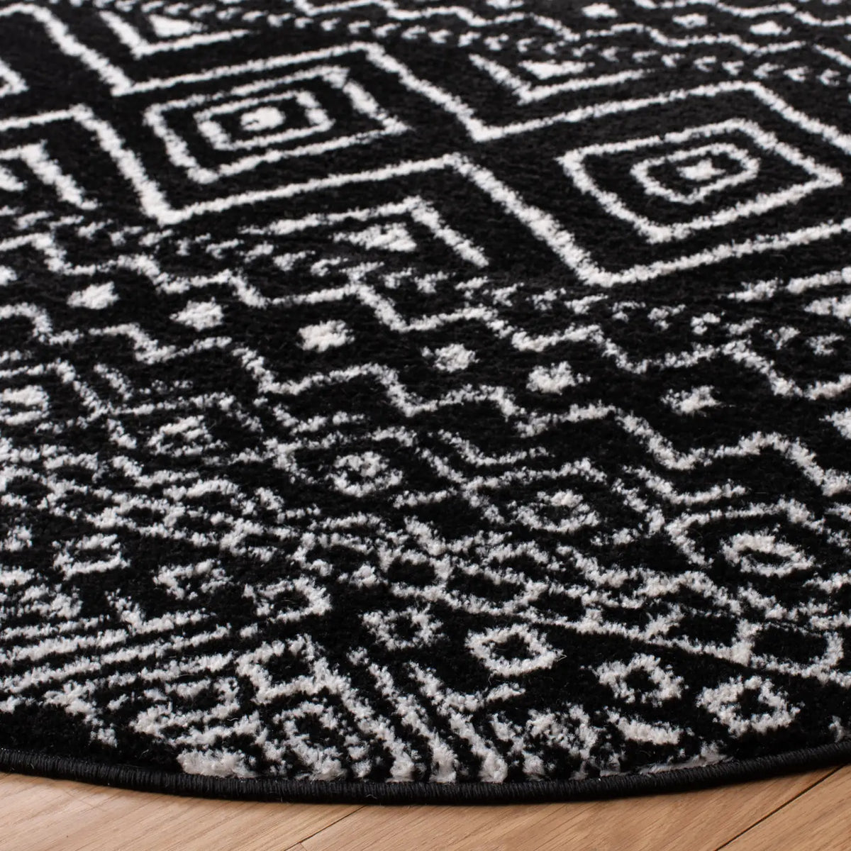 Safavieh Tulum 5'-0" x 5'-0" Rug in Black / Ivory
