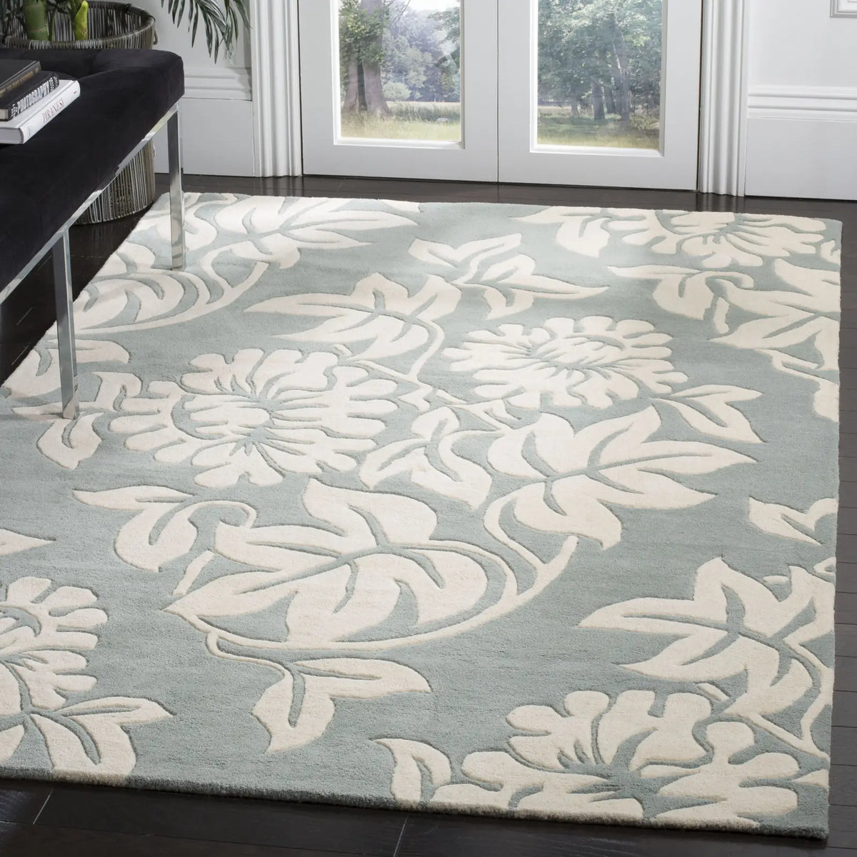 Safavieh Soho 3'-6" x 5'-6" Rug in Blue / Ivory