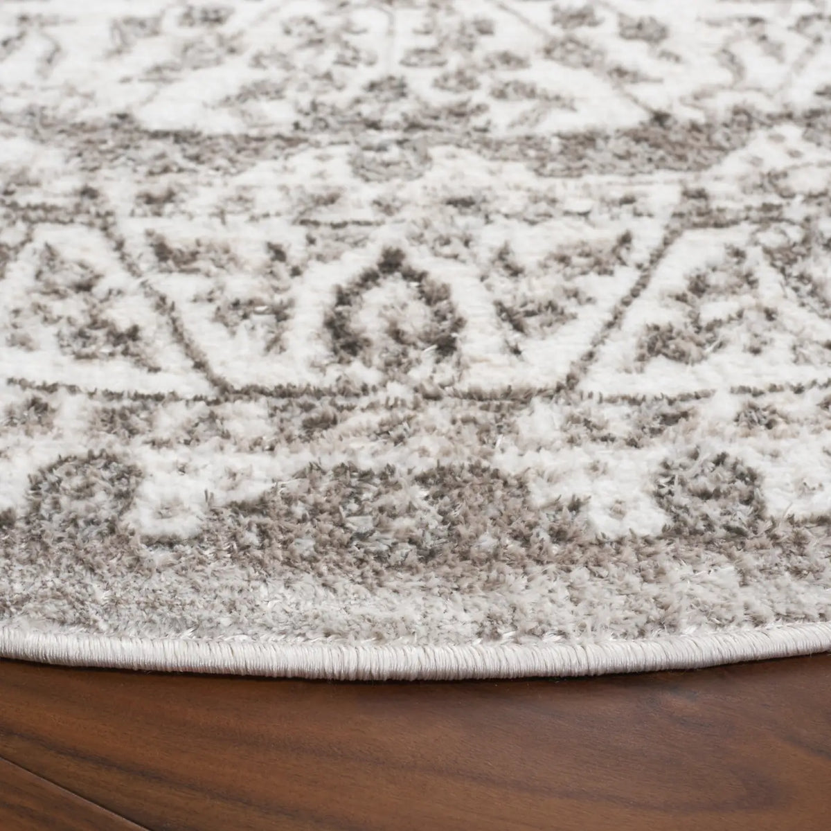 Safavieh Orchard 6'-7" x 6'-7" Rug in Ivory / Silver