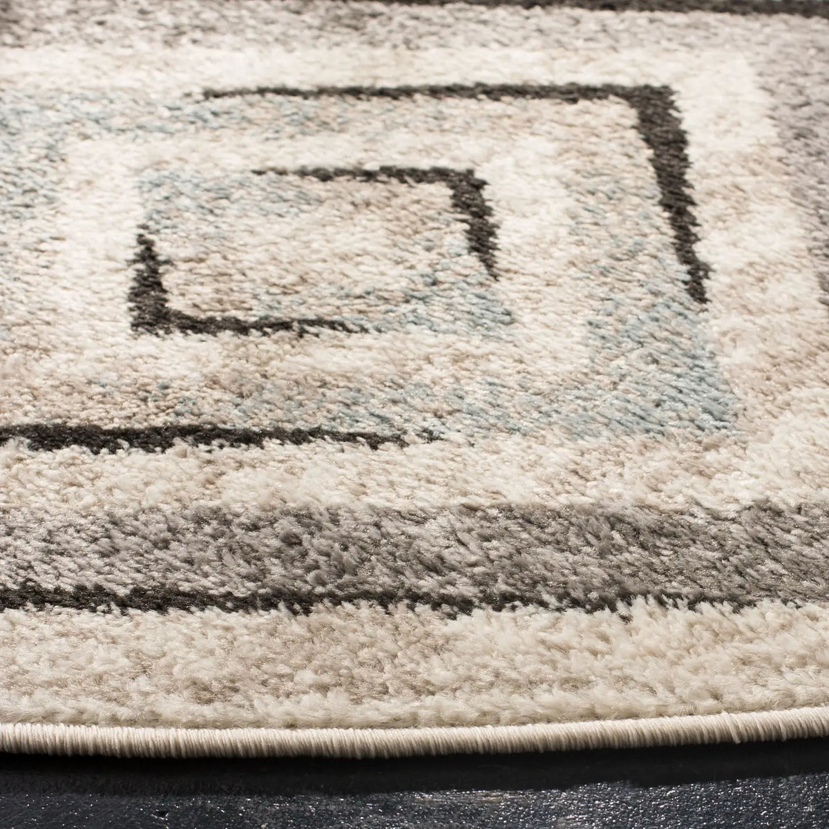 Safavieh Amsterdam 6'-7" x 6'-7" Rug in Cream / Beige