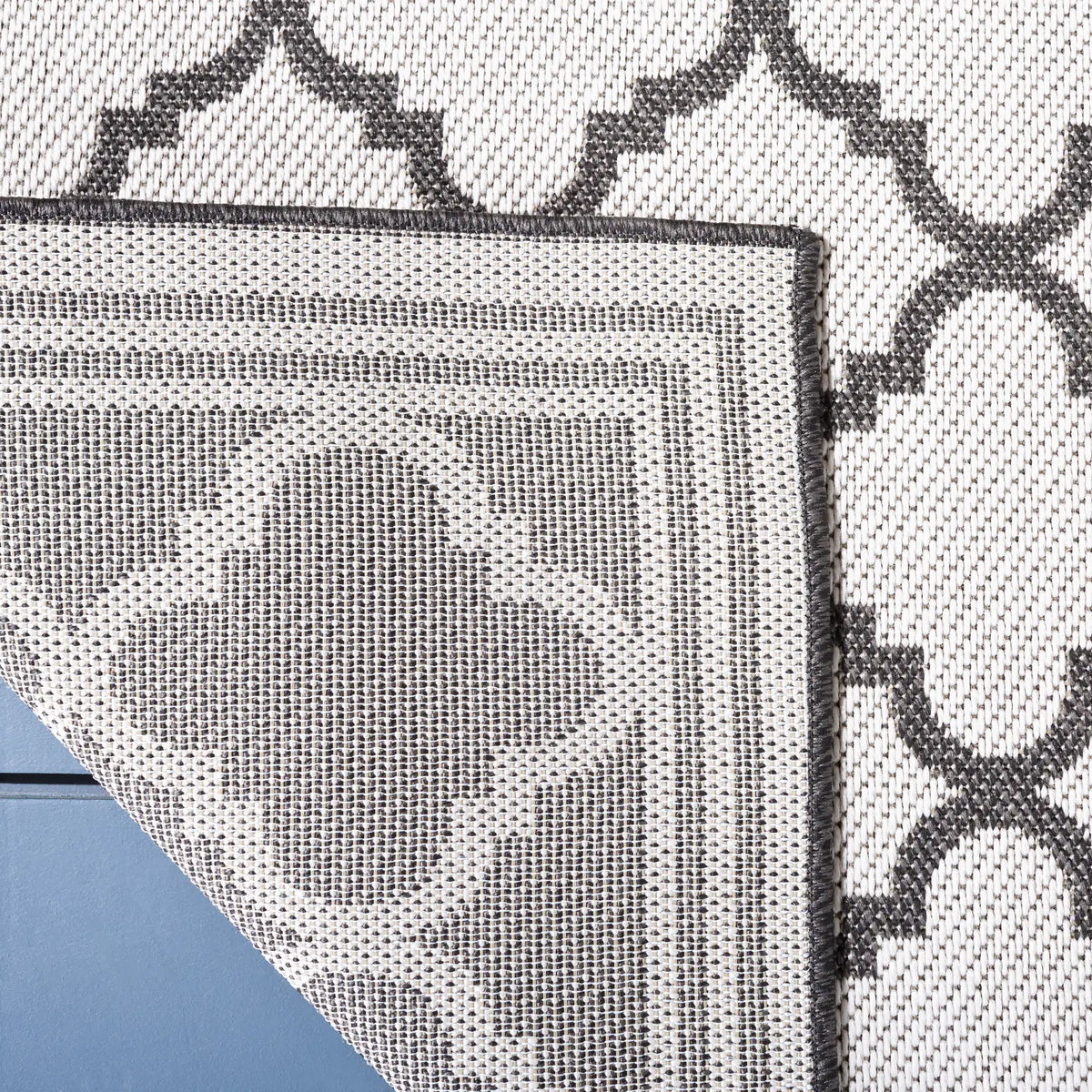 Safavieh Martha Stewart 5'-1" x 7'-0" Rug in Light Grey / Charcoal