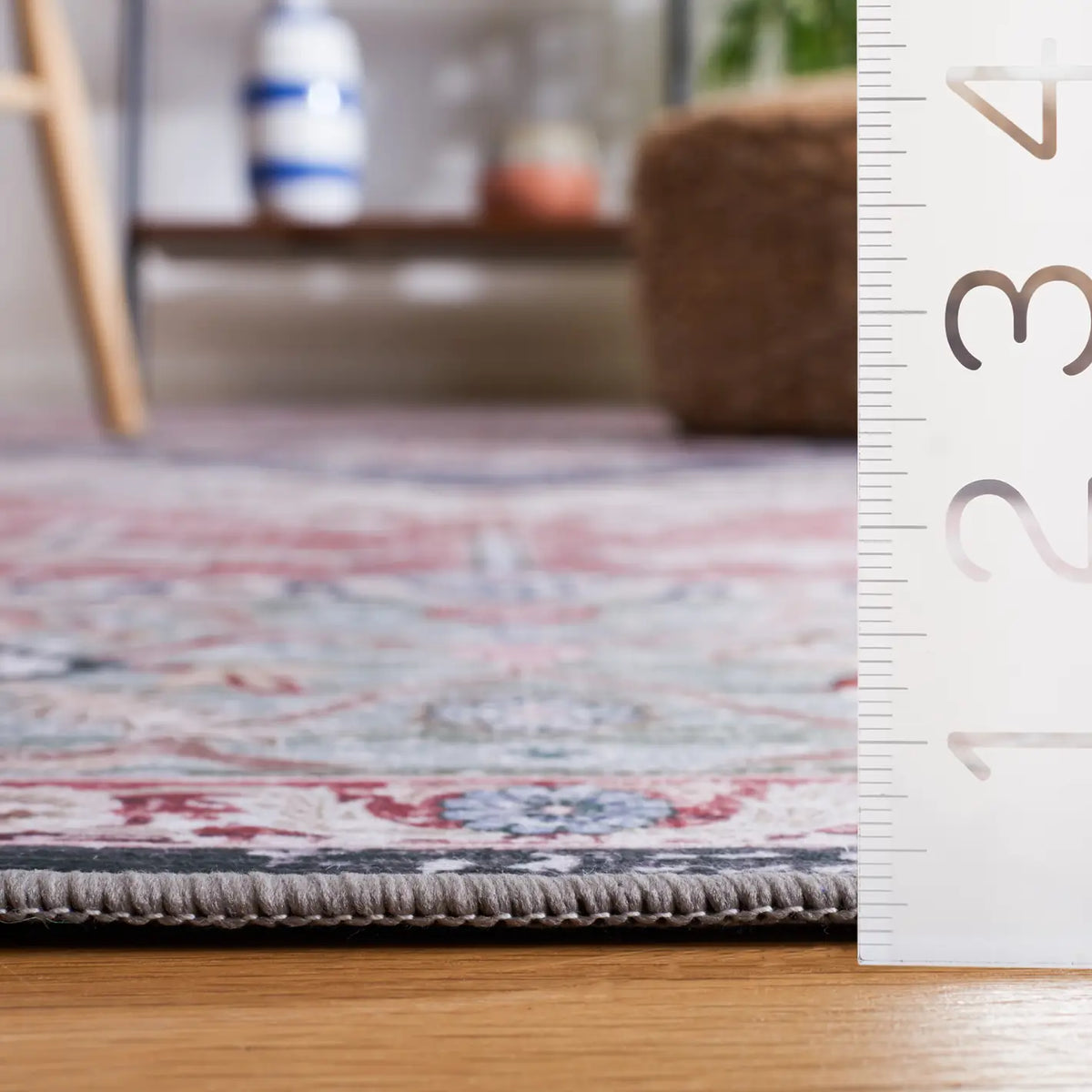 Safavieh Tucson 4'-0" x 6'-0" Rug in Rust / Navy