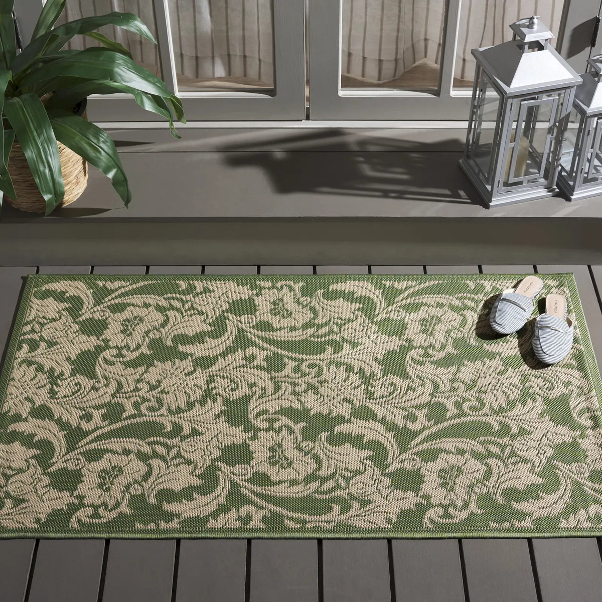 Safavieh Courtyard 2'-7" x 5'-0" Rug in Green / Creme