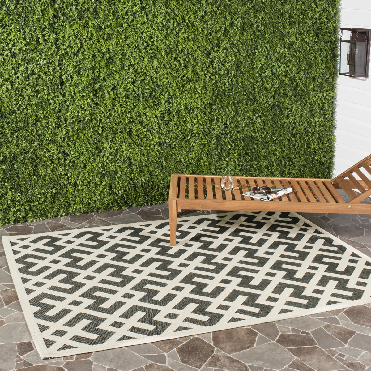 Safavieh Courtyard 4'-0" x 5'-7" Rug in Black / Beige