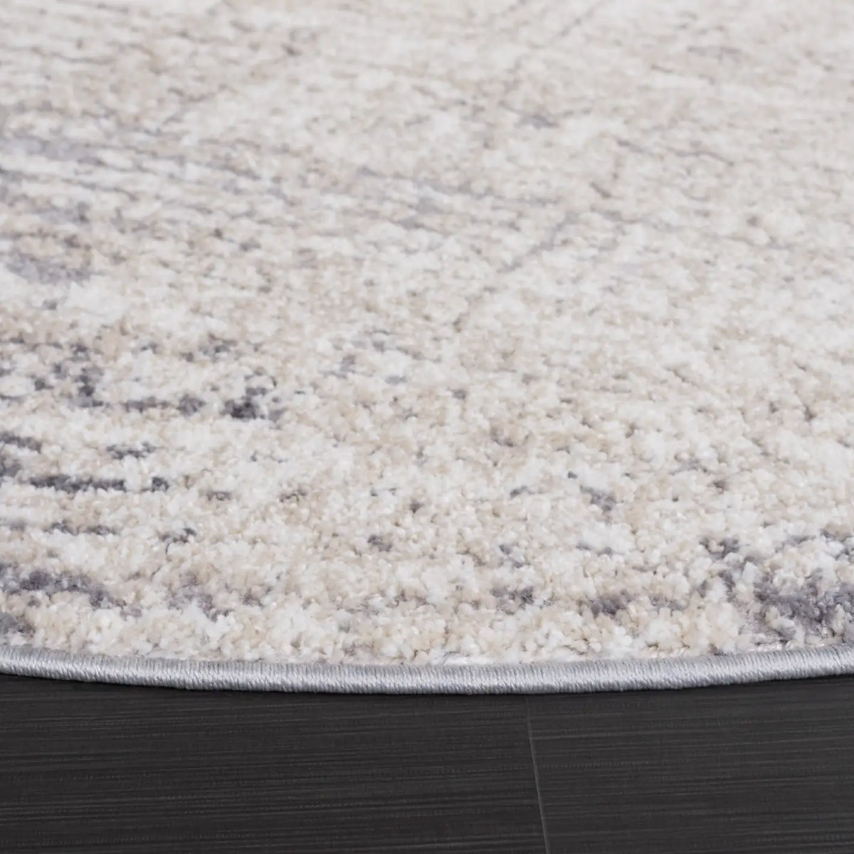 Safavieh Opal 6'-7" x 6'-7" Rug in Ivory / Grey