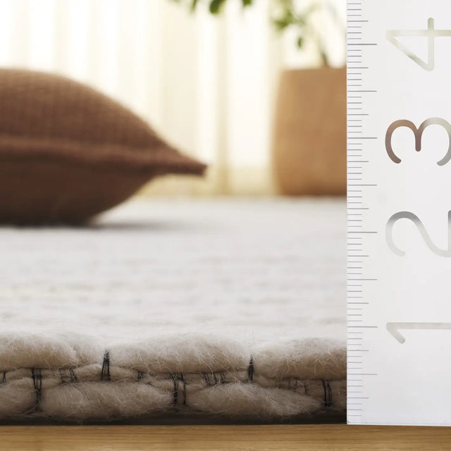 Safavieh Marbella 4'-0" x 6'-0" Rug in Ivory