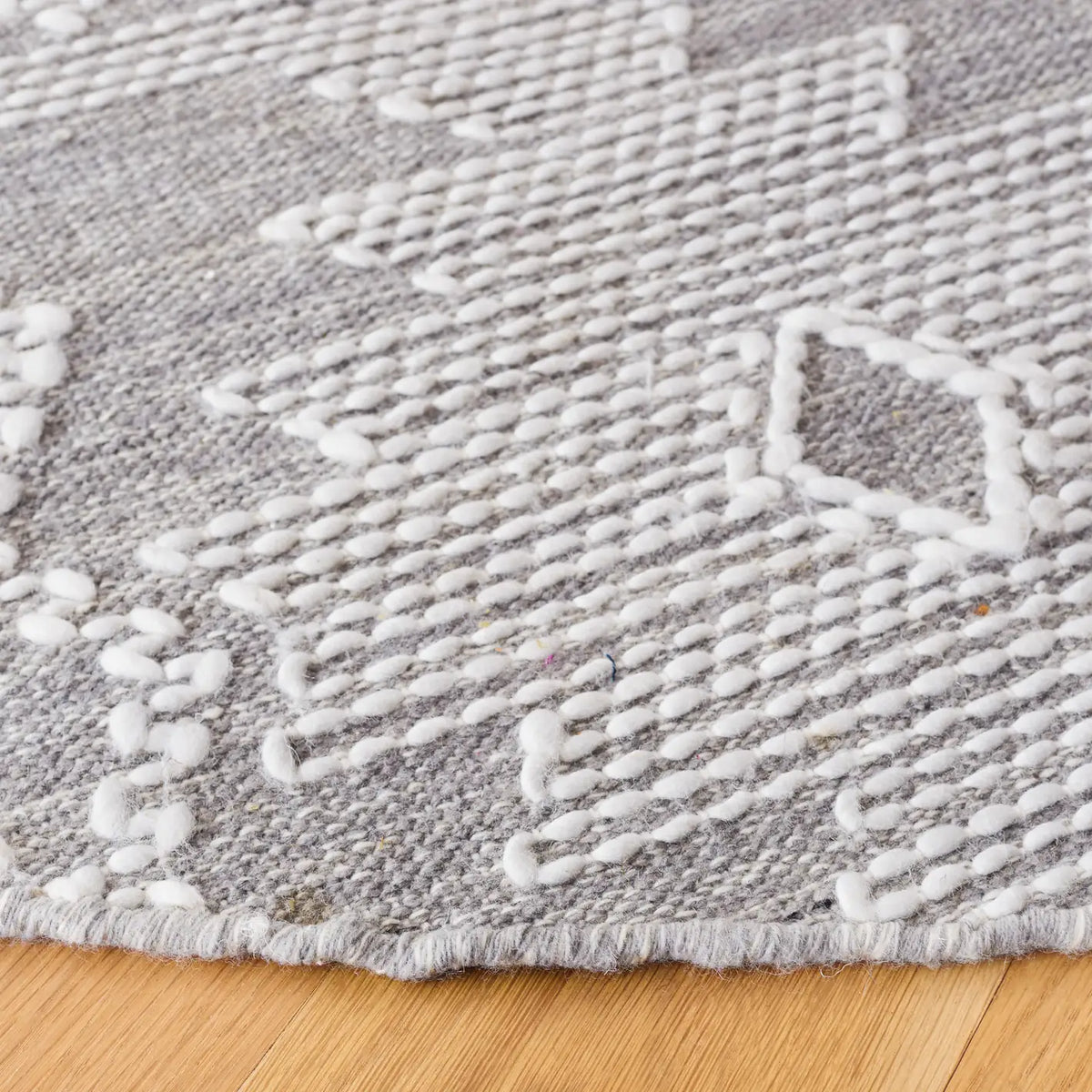 Safavieh Kilim 6'-0" x 6'-0" Rug in Grey / Ivory