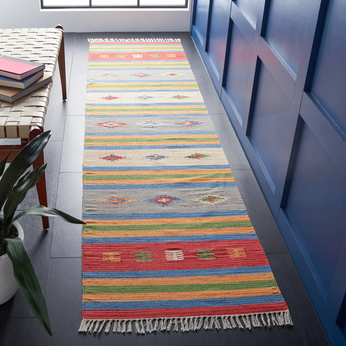 Safavieh Montauk 2'-3" x 9'-0" Rug in Blue / Red