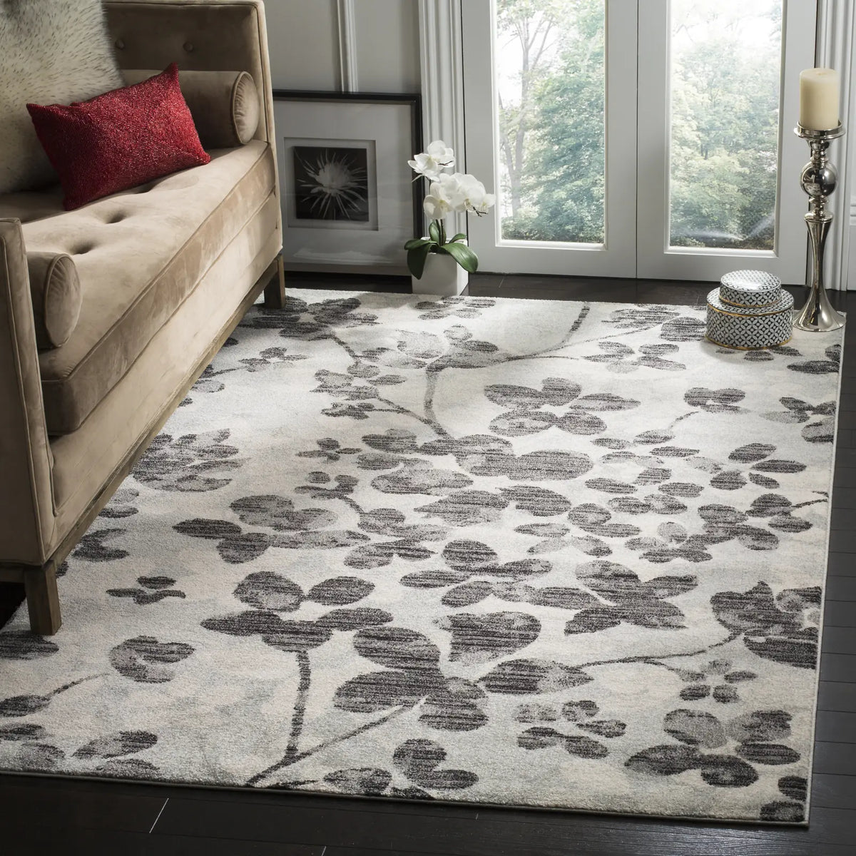 Safavieh Evoke 4'-0" x 6'-0" Rug in Grey / Black