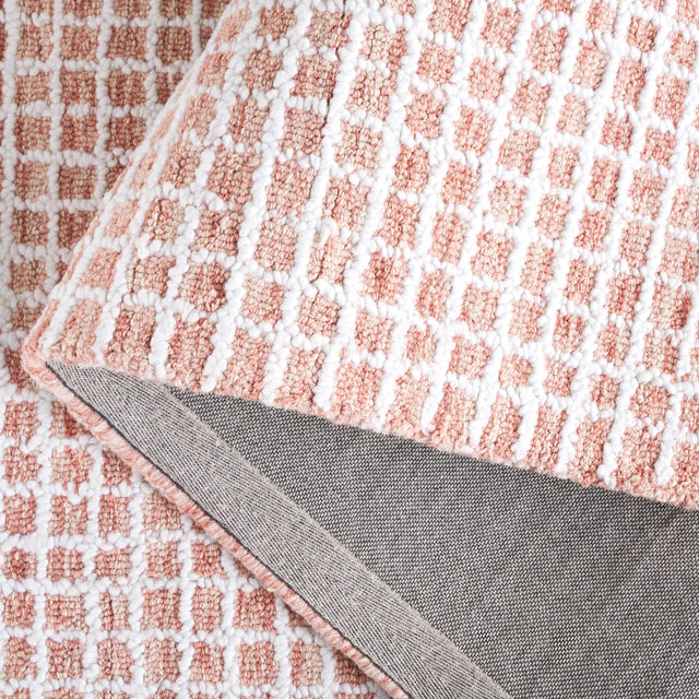 Safavieh Abstract 4'-0" x 6'-0" Rug in Ivory / Blush
