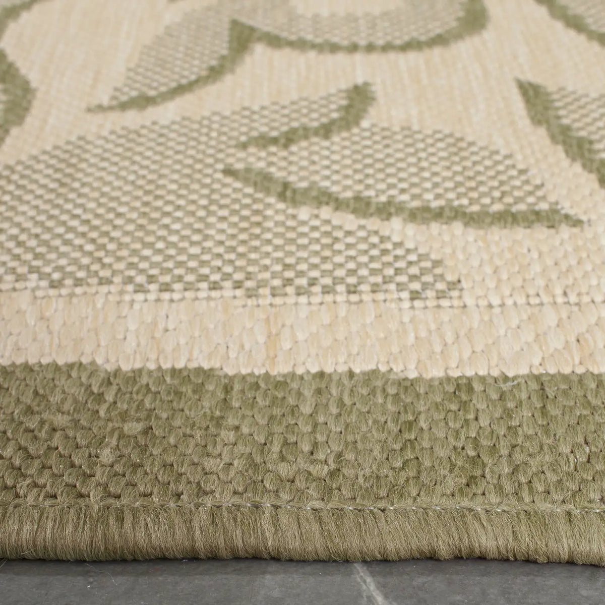 Safavieh Courtyard 6'-7" x 6'-7" Rug in Natural / Olive