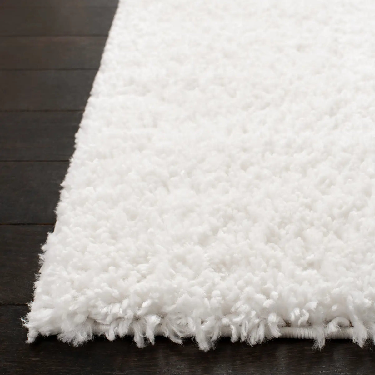 Safavieh August Shag 900 4'-0" x 6'-0" Rug in White