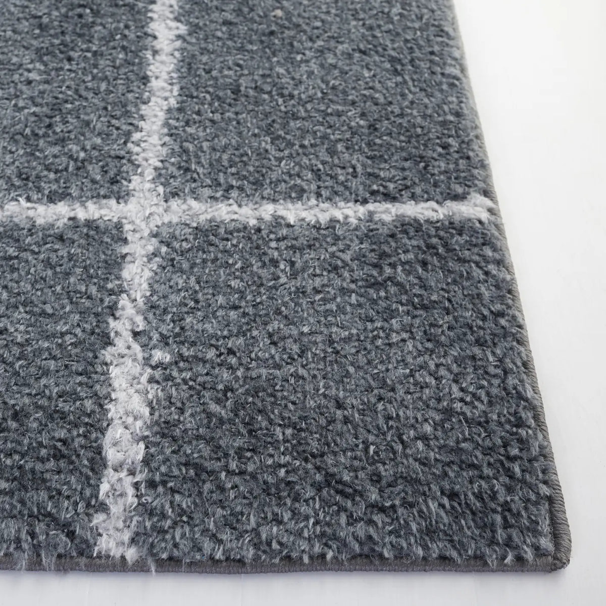 Safavieh Norway 4'-0" x 6'-0" Rug in Dark Grey / Light Grey