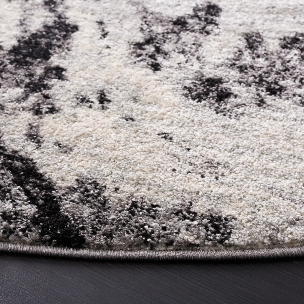 Safavieh Tulum 6'-7" x 6'-7" Rug in Ivory / Black