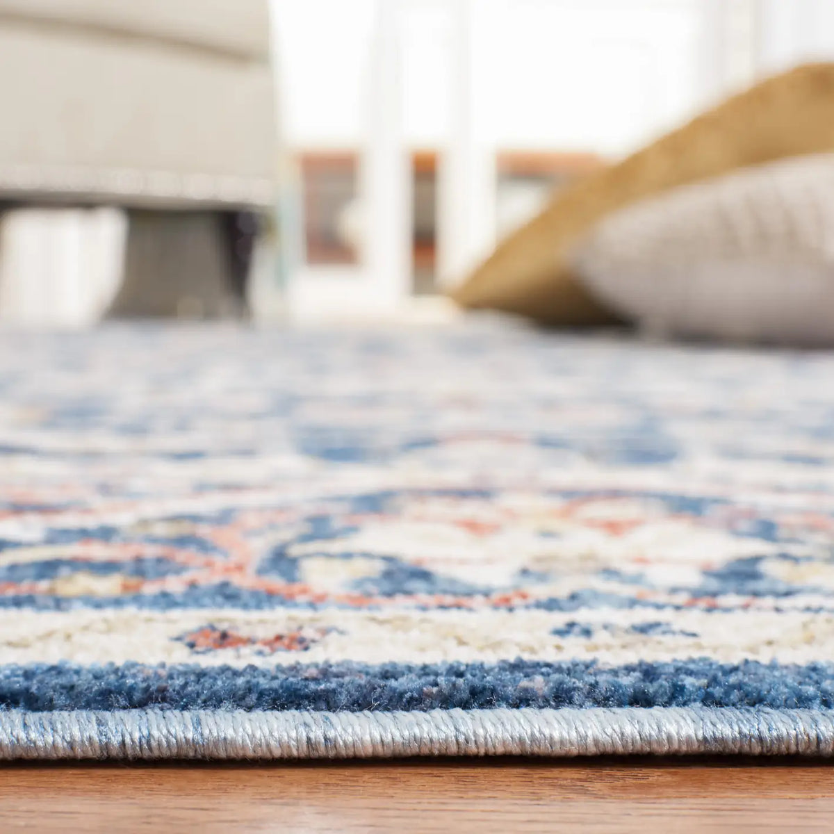 Safavieh Olympia 4'-0" x 6'-0" Rug in Navy / Ivory
