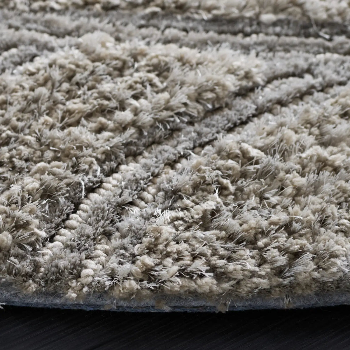 Safavieh South Beach Shag 6'-0" x 6'-0" Rug in Silver