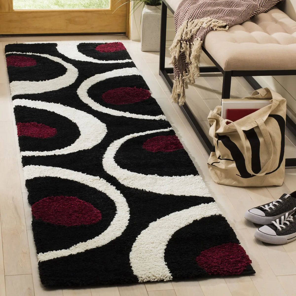 Safavieh Florida Shag 2'-3" x 8'-0" Rug in Black / Ivory