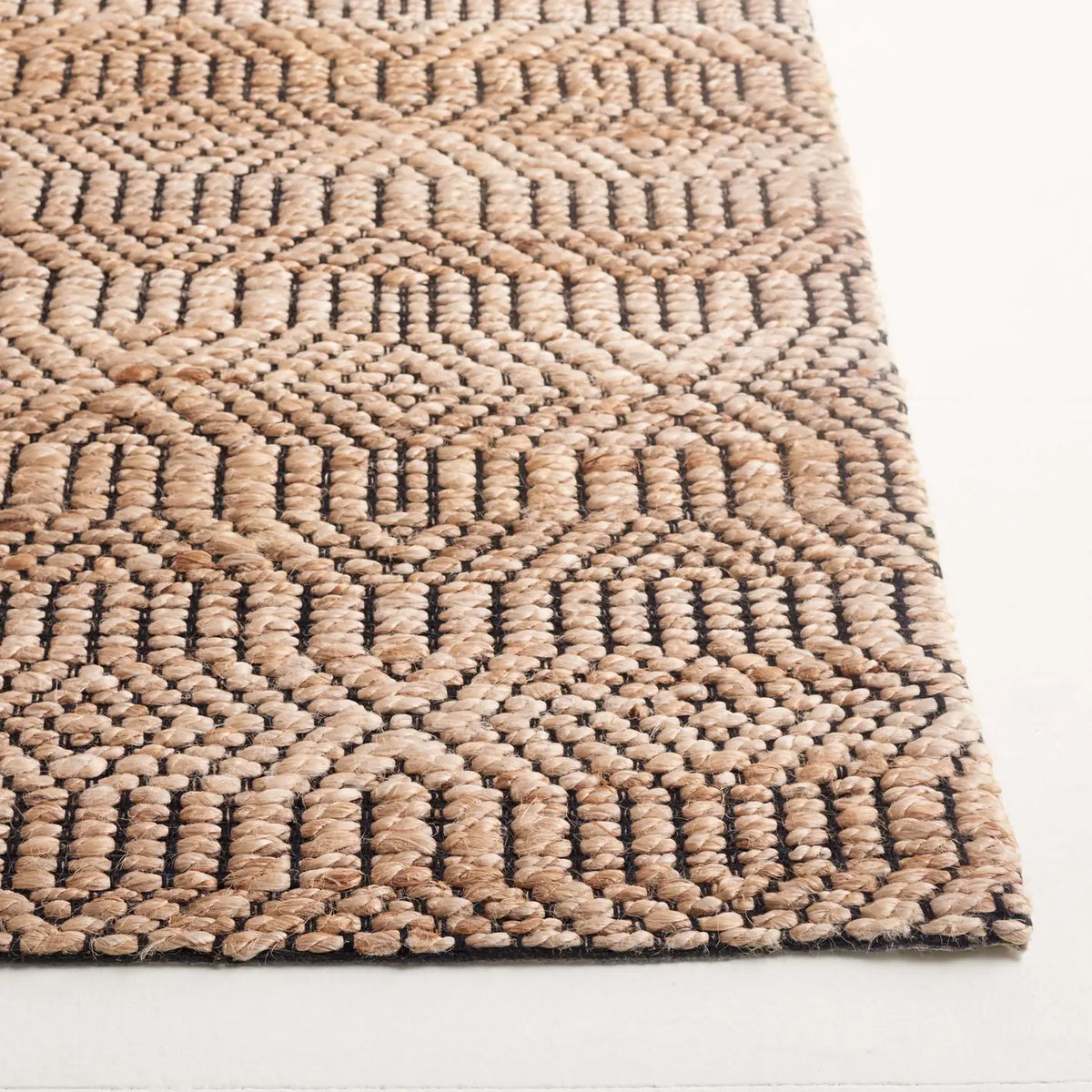 Safavieh Natural Fiber 4'-0" x 6'-0" Rug in Natural / Black
