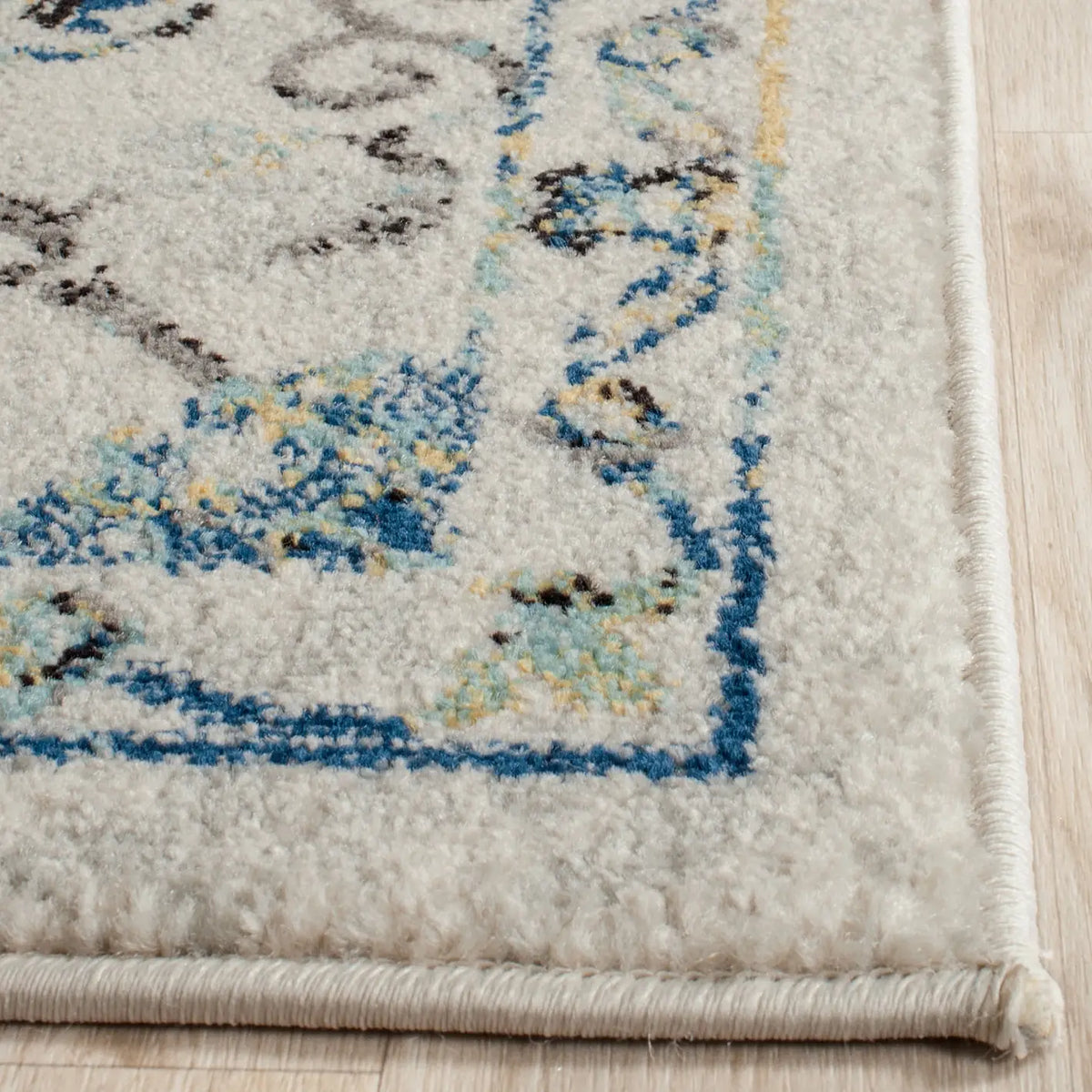 Safavieh Evoke 4'-0" x 6'-0" Rug in Ivory / Blue