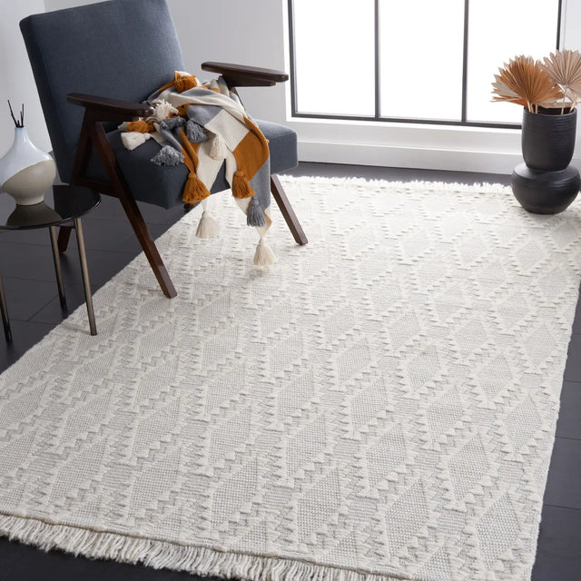 Safavieh Marbella 4'-0" x 6'-0" Rug in Ivory