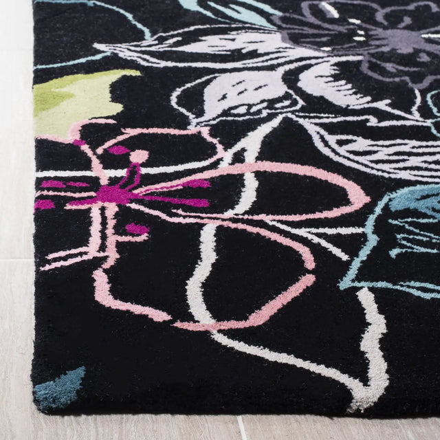 Safavieh Wyndham 5'-0" x 8'-0" Rug in Black / Multi