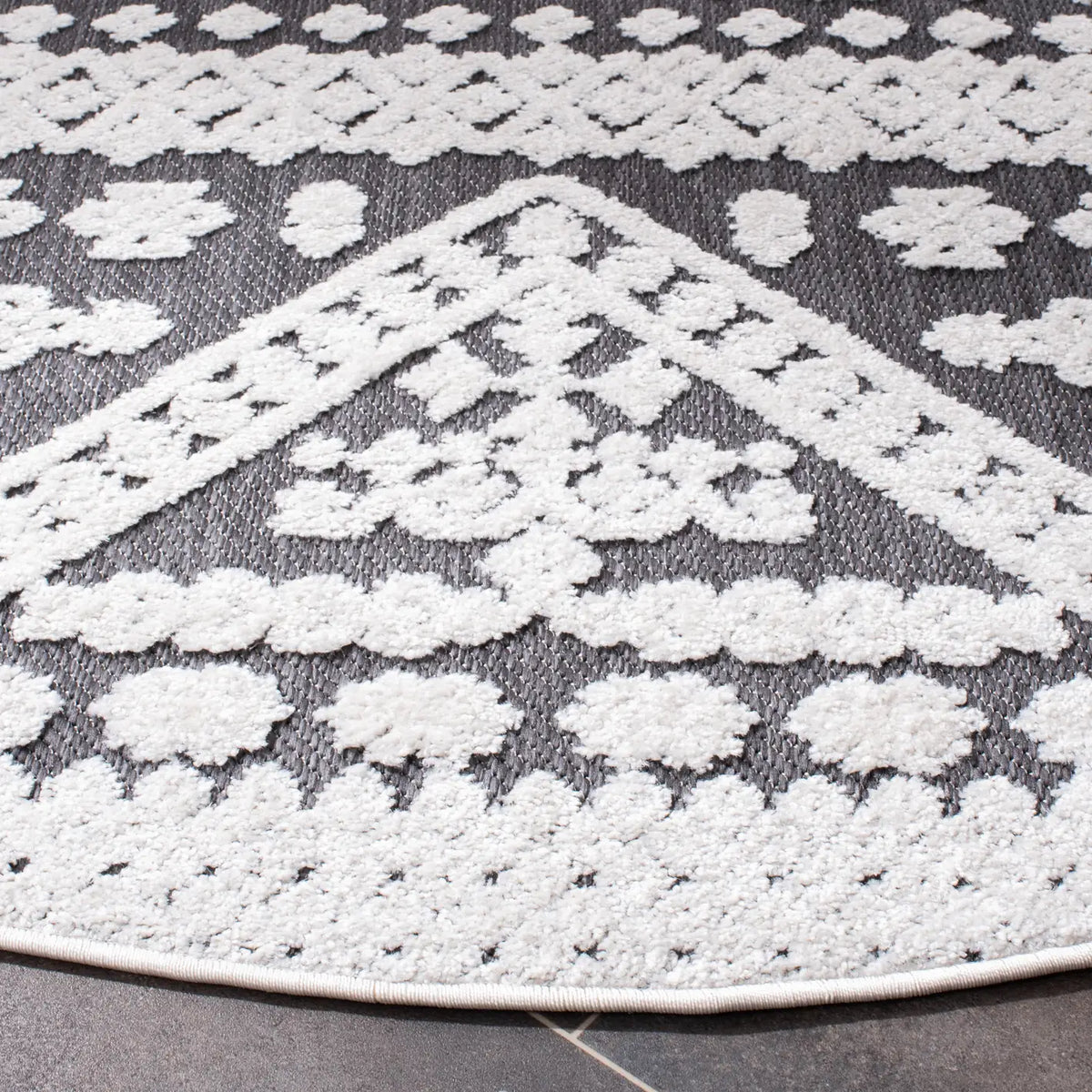 Safavieh Cabana 6'-7" x 6'-7" Rug in Ivory / Grey