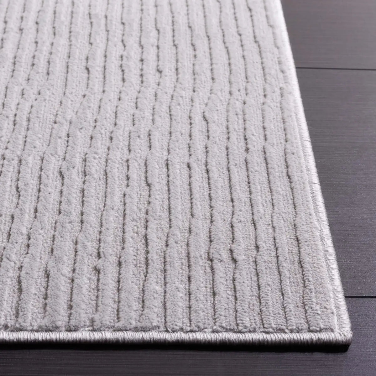 Safavieh Saylor 100 4'-0" x 6'-0" Rug in Grey