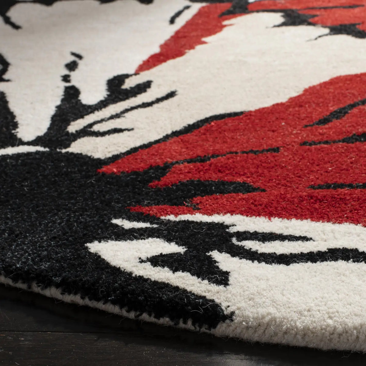 Safavieh Soho 6'-0" x 6'-0" Rug in Black / Red