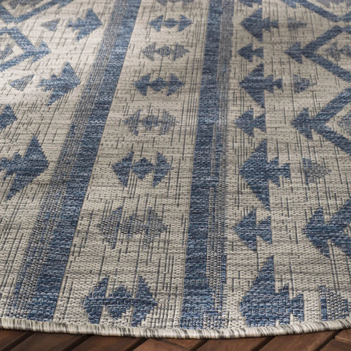 Safavieh Courtyard 6'-7" x 6'-7" Rug in Grey / Navy